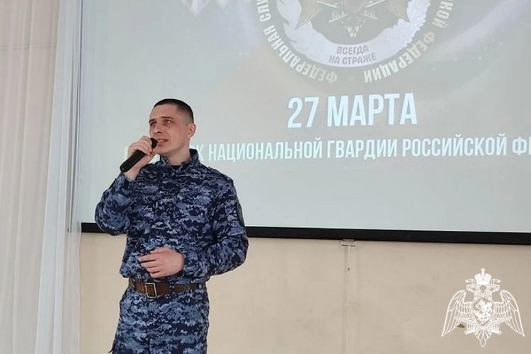 Кировские школьники поздравили росгвардейцев с юбилеем ведомства праздничным концертом