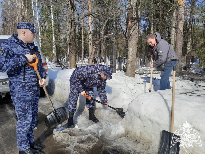 В Кирове росгвардейцы почтили память младшего сержанта милиции Дмитрия Козулева, погибшего при исполнении 