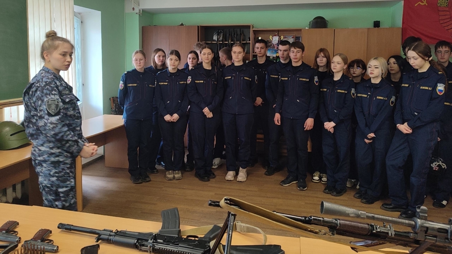 Кировские росгвардейцы пригласили на службу будущих юристов