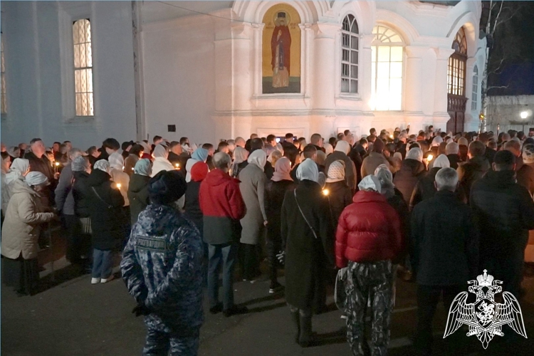 В Кировской области росгвардейцы приняли участие в обеспечении общественной безопасности в пасхальную ночь