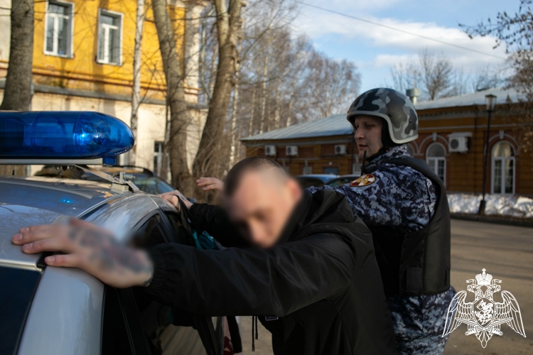 В Кирове сотрудники Росгвардии выявили подозреваемого в управлении транспортным средством в состоянии опьянения