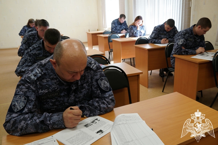Кировские росгвардейцы приняли участие в Международной просветительско-патриотической акции «Диктант Победы» (видео) 