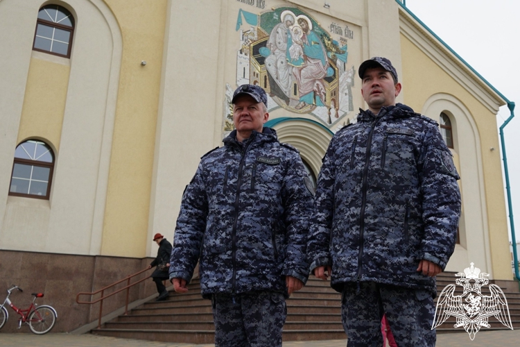 Сотрудники Росгвардии обеспечили безопасность верующих в Вербное воскресенье