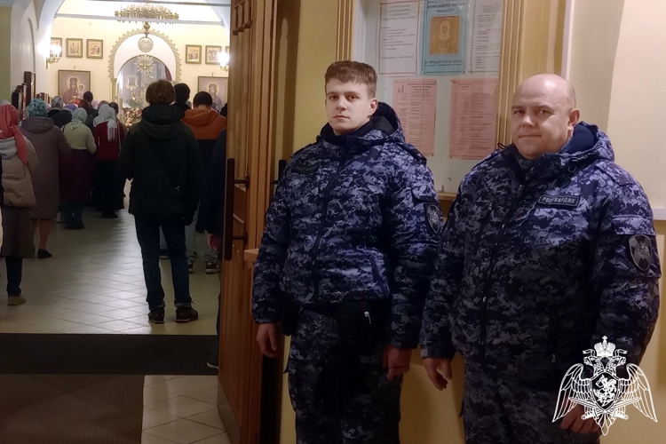 В Кировской области росгвардейцы приняли участие в обеспечении общественной безопасности в пасхальную ночь