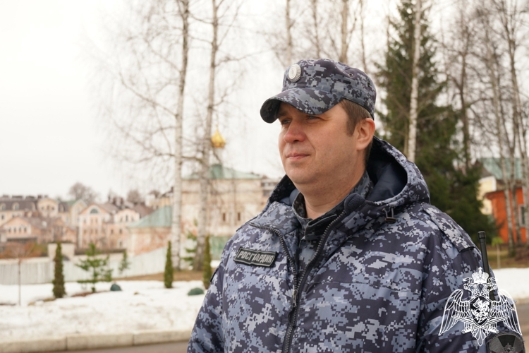 Сотрудники Росгвардии обеспечили безопасность верующих в Вербное воскресенье