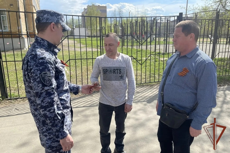 Кировские росгвардейцы присоединились к всероссийской акции "Георгиевская ленточка" 