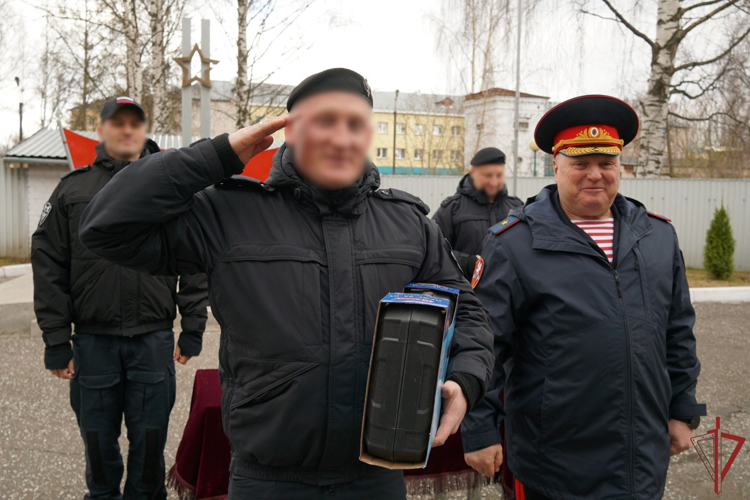 Генерал Дмитрий Пушкин поздравил личный состав ОМОН «Вятич» с годовщиной образования