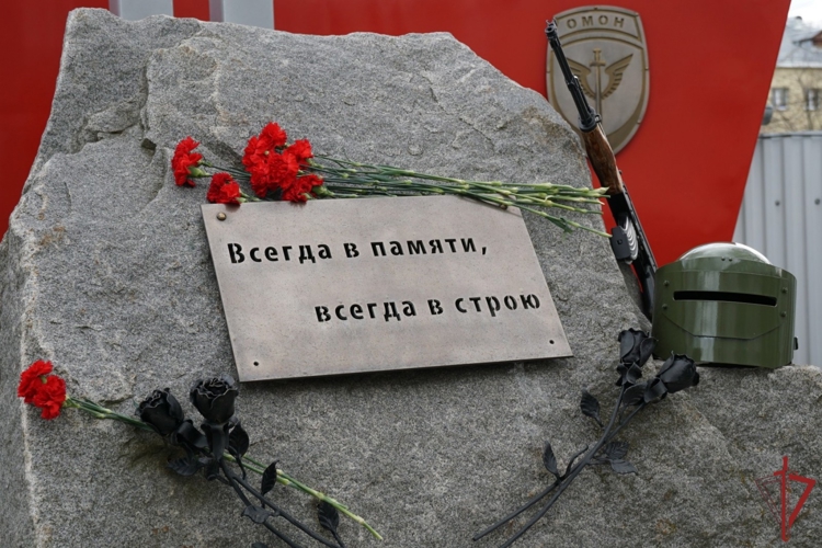 Генерал Дмитрий Пушкин поздравил личный состав ОМОН «Вятич» с годовщиной образования