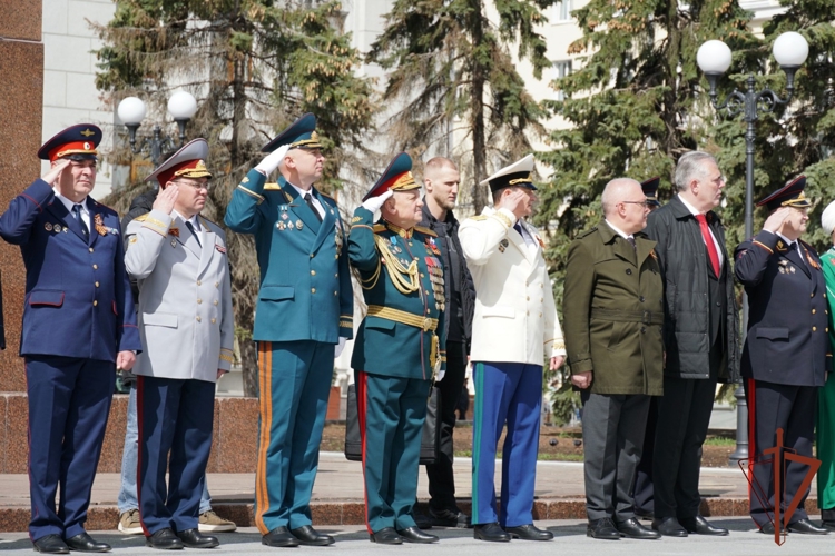 В Кирове сотрудники и военнослужащие Росгвардии приняли участие в торжествах, посвященных 81-ой годовщине Победы в Великой Отечественной войне (видео)