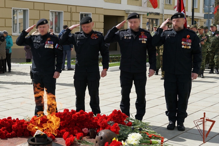 В Кирове сотрудники и военнослужащие Росгвардии приняли участие в торжествах, посвященных 81-ой годовщине Победы в Великой Отечественной войне (видео)