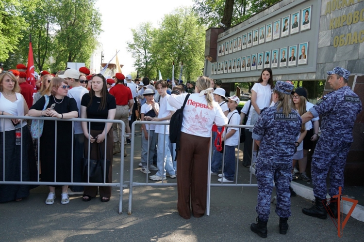  Подшефные росгвардейцев приняли участие в параде детских объединений 