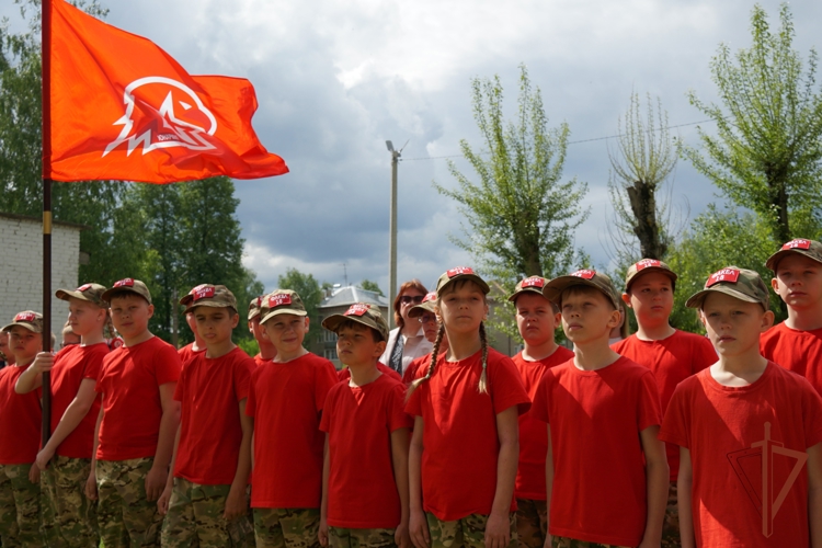 В Кирове росгвардейцы провели игру "Зарницу", посвященную юбилею Росгвардии, для подшефных кадет (видео)