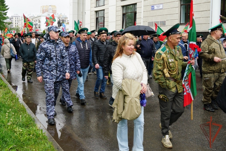 Сотрудники и военнослужащие Росгвардии обеспечили общественный порядок в День пограничника