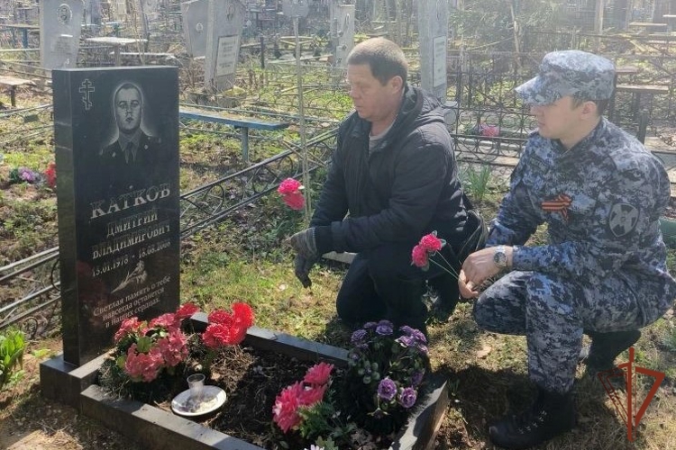 В Кирове росгвардейцы почтили память участника Великой Отечественной войны и ветерана ведомства Александра Русских