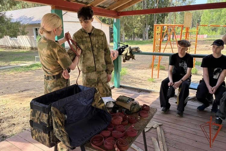 Военнослужащие кировского госпиталя Росгвардии провели занятие для участников военно-тренировочных сборов