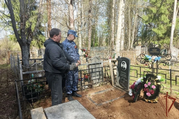 В Кирове росгвардейцы почтили память участника Великой Отечественной войны и ветерана ведомства Александра Русских