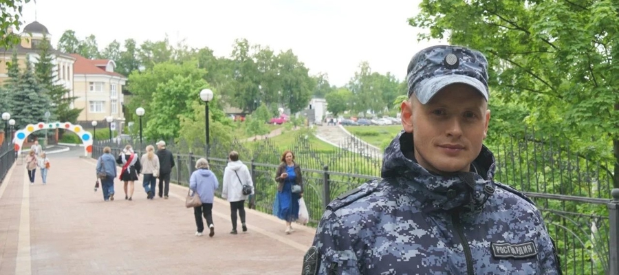 В Кировской области росгвардейцы приняли участие в обеспечении общественной безопасности в праздник последнего звонка