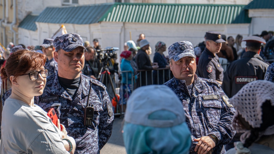 В Кировской области росгвардейцы обеспечивают безопасность участников Великорецкого крестного хода