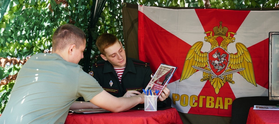 В Кирове в День России прошла акция «На службу в Росгвардию» (видео)