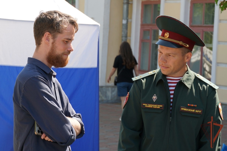 В Кирове в День России прошла акция «На службу в Росгвардию» (видео)