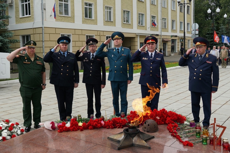 В Кирове росгвардейцы приняли участие в торжественных мероприятиях в День памяти и скорби