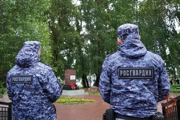 В Кирове росгвардейцы приняли участие в охране общественного порядка в День молодежи