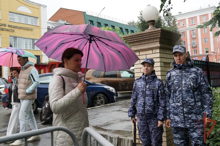 В Кирове росгвардейцы приняли участие в охране общественного порядка в День молодежи