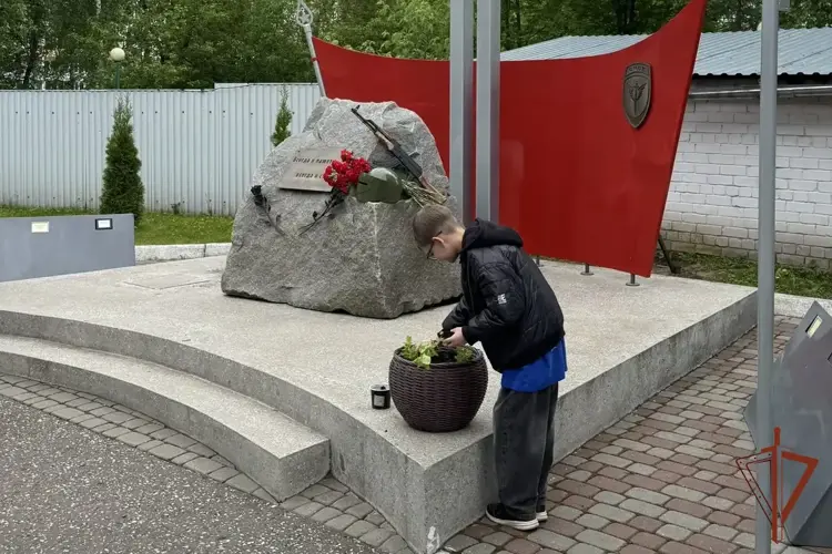 «Цветы памяти» для ОМОН «Вятич»