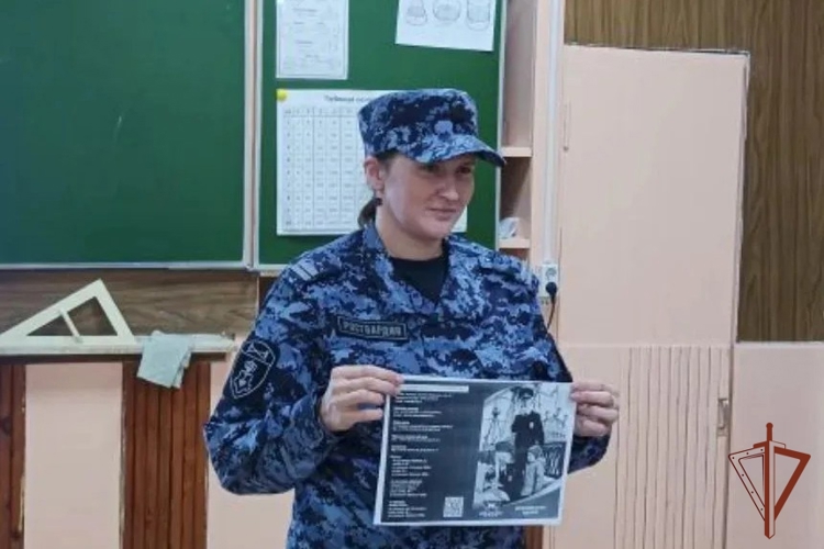 В городе Омутнинске сотрудник вневедомственной охраны провела профориентационные встречи со старшеклассниками