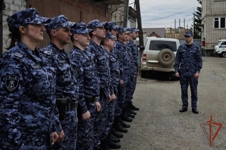 В Омутнинске росгвардейцы и кадеты ВСПК «Росгвардия» приняли участие в торжественном мероприятии в День памяти и скорби
