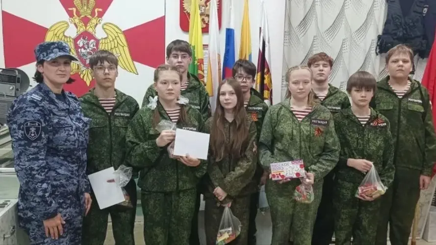Сотрудник вневедомственной охраны встретилась с воспитанниками военно-спортивного патриотического клуба «Росгвардия»