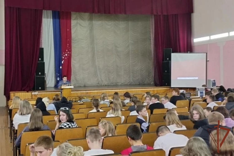 Росгвардейцы рассказали юрьянским школьникам о службе во вневедомственной охране и  условиях поступления в ведомственные вузы