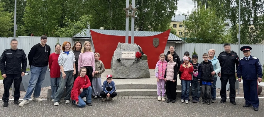 «Цветы памяти» для ОМОН «Вятич»