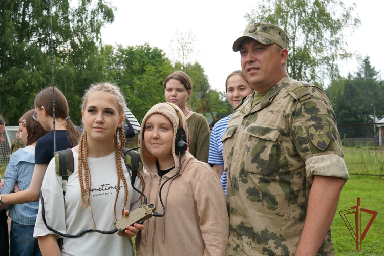 "Каникулы с Росгвардией": военнослужащие и сотрудники ведомства повели военно-патриотическое занятие для участников православной смены "Благовестник"
