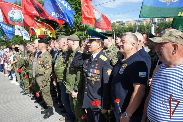 В День ветеранов боевых действий кировские росгвардейцы почтили память погибших товарищей