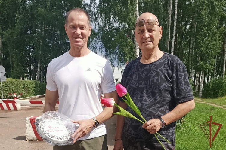 Ветераны ведомства поздравили кировскую воинскую часть Росгвардии с Днем образования