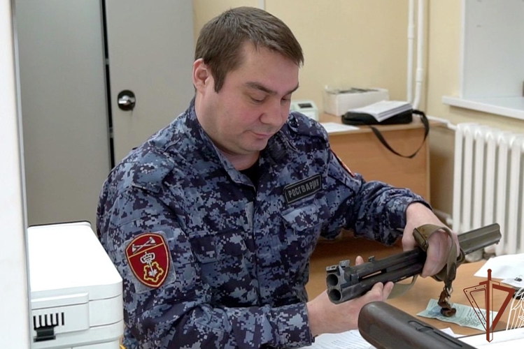 Сотрудники Центра ЛРР Управления Росгвардии по Кировской области продолжают проверки владельцев оружия