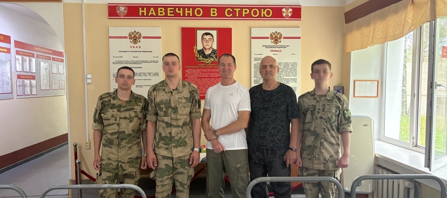 Ветераны ведомства поздравили кировскую воинскую часть Росгвардии с Днем образования