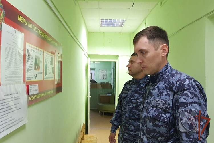 В Кирове росгвардейцы приняли участие в антитеррористических учениях в образовательных заведениях 