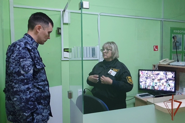  В Кирове росгвардейцы приняли участие в антитеррористических учениях в образовательных заведениях 