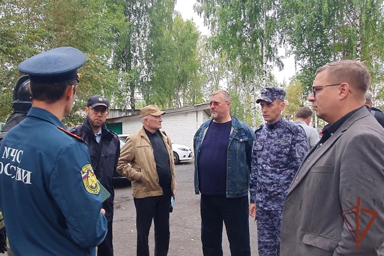  В Кирове росгвардейцы приняли участие в антитеррористических учениях в образовательных заведениях 