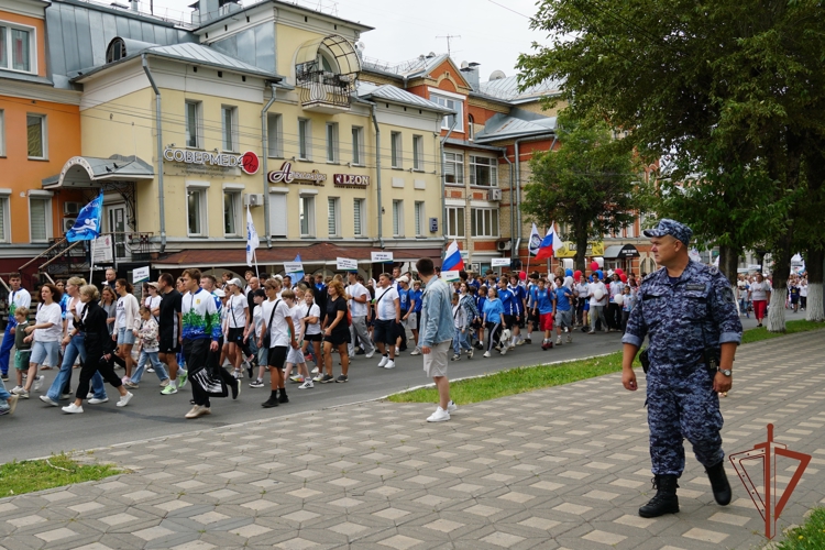 В Кирове росгвардейцы приняли участие в охране общественного порядка во время массовых мероприятий, посвященных Дню физкультурника
