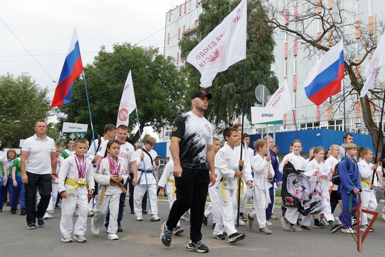 В Кирове росгвардейцы приняли участие в охране общественного порядка во время массовых мероприятий, посвященных Дню физкультурника
