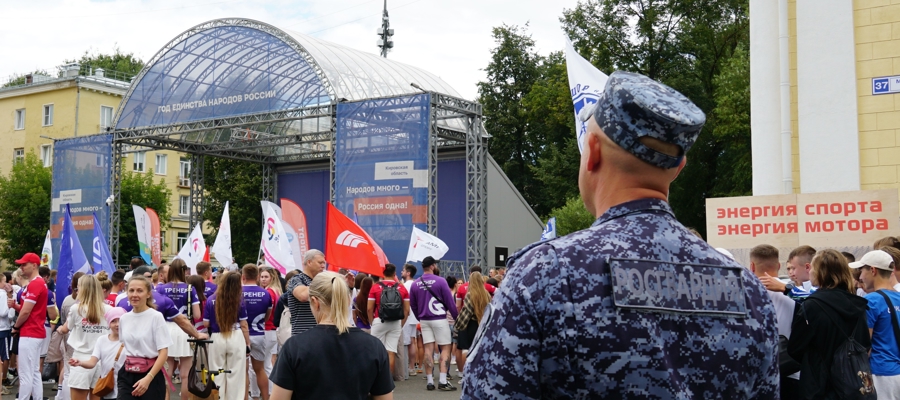 В Кирове росгвардейцы приняли участие в охране общественного порядка во время массовых мероприятий, посвященных Дню физкультурника
