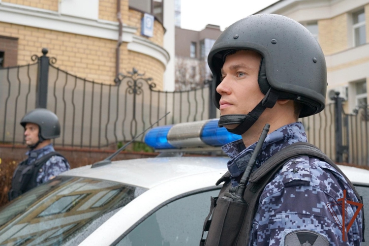 В Кирове росгвардейцы задержали гражданина, находящегося в розыске за кражу