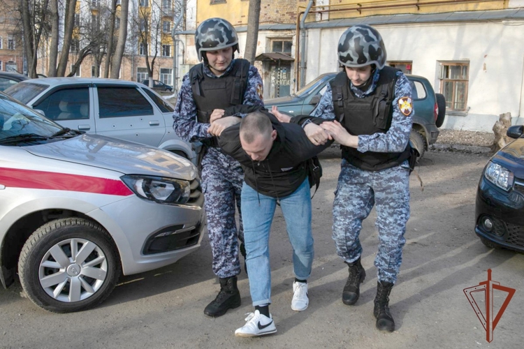 Кировские росгвардейцы задержали посетителей бара, подозреваемых в хулиганстве