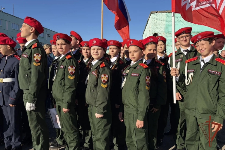 Военнослужащие Кировского соединения ВНГ РФ рассказали кадетам о ведомственных вузах Росгвардии и пригласили на службу 