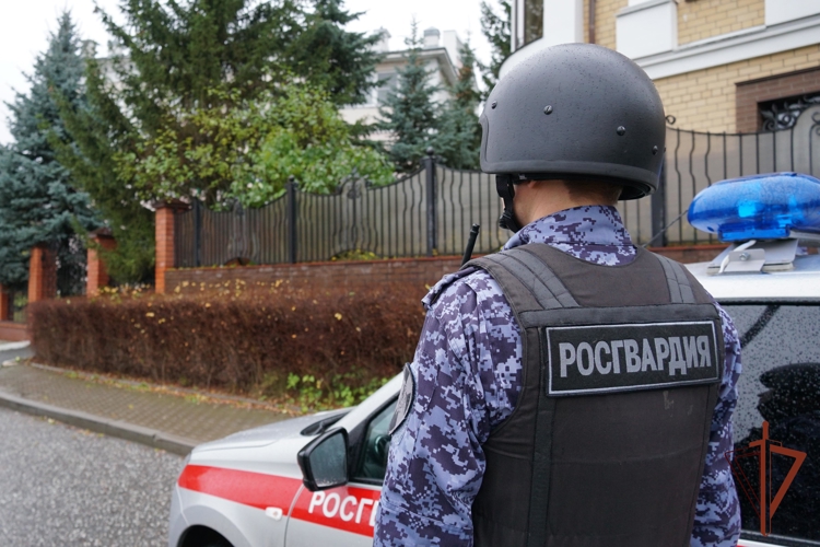 В Кирове росгвардейцы задержали подозреваемую в кражах