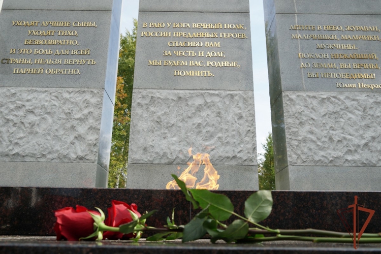 В Кирове росгвардейцы приняли участие в церемонии открытия мемориального комплекса «Аллея Славы»