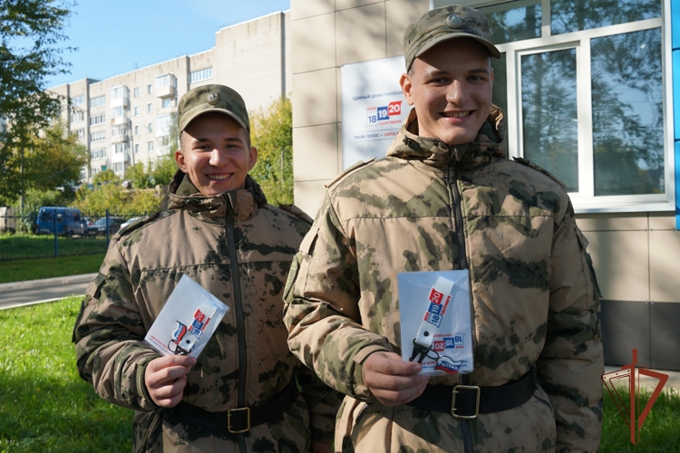 В Кировской области военнослужащие и сотрудники Росгвардии принимают участие в Едином дне голосования 